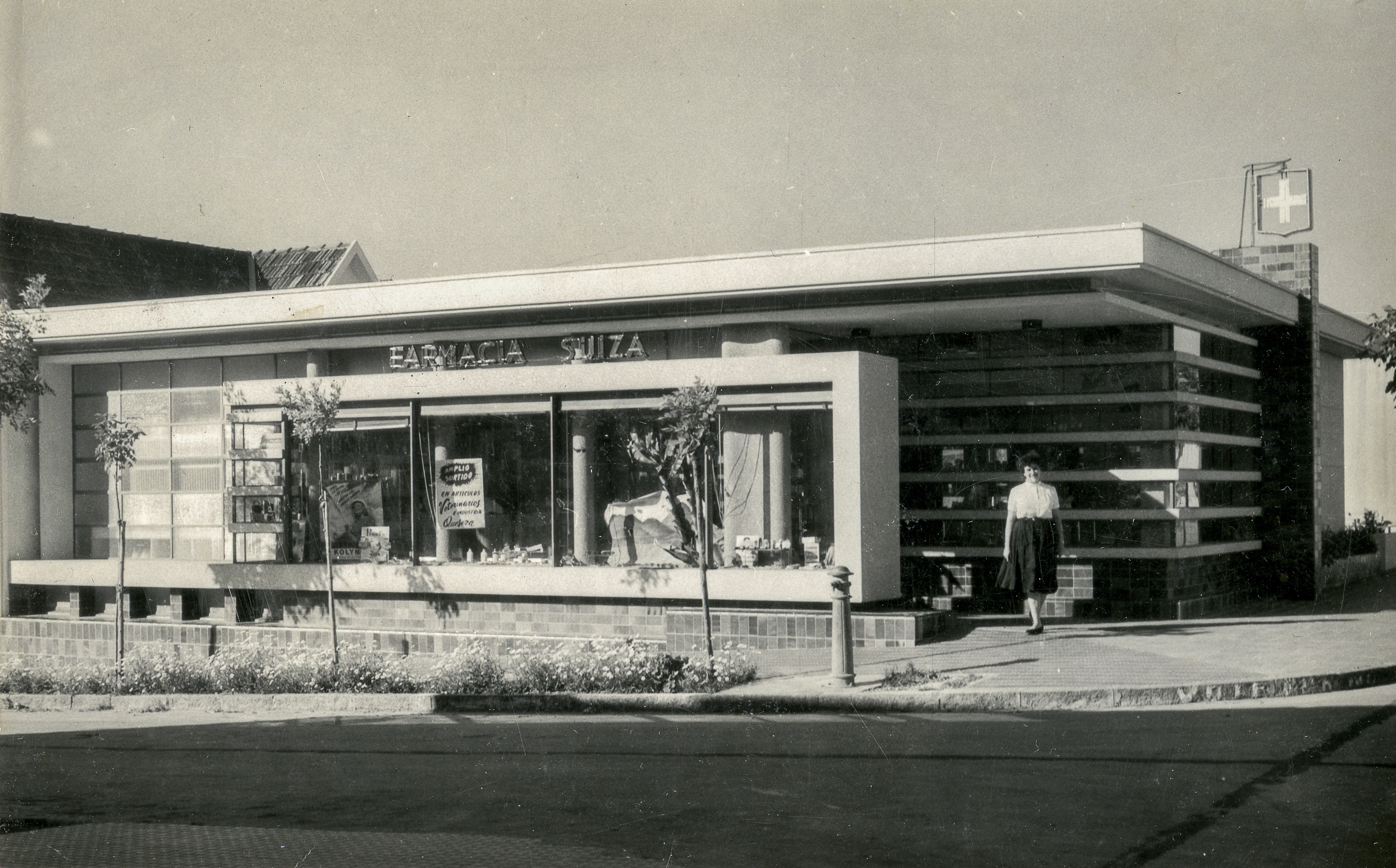 Farmacia Suiza, arq. MAZZINI Luis, 1950, Nueva Helvecia, foto archivo personal Arq. Mazzini, Digitaliza Danaé Latchinian 2015