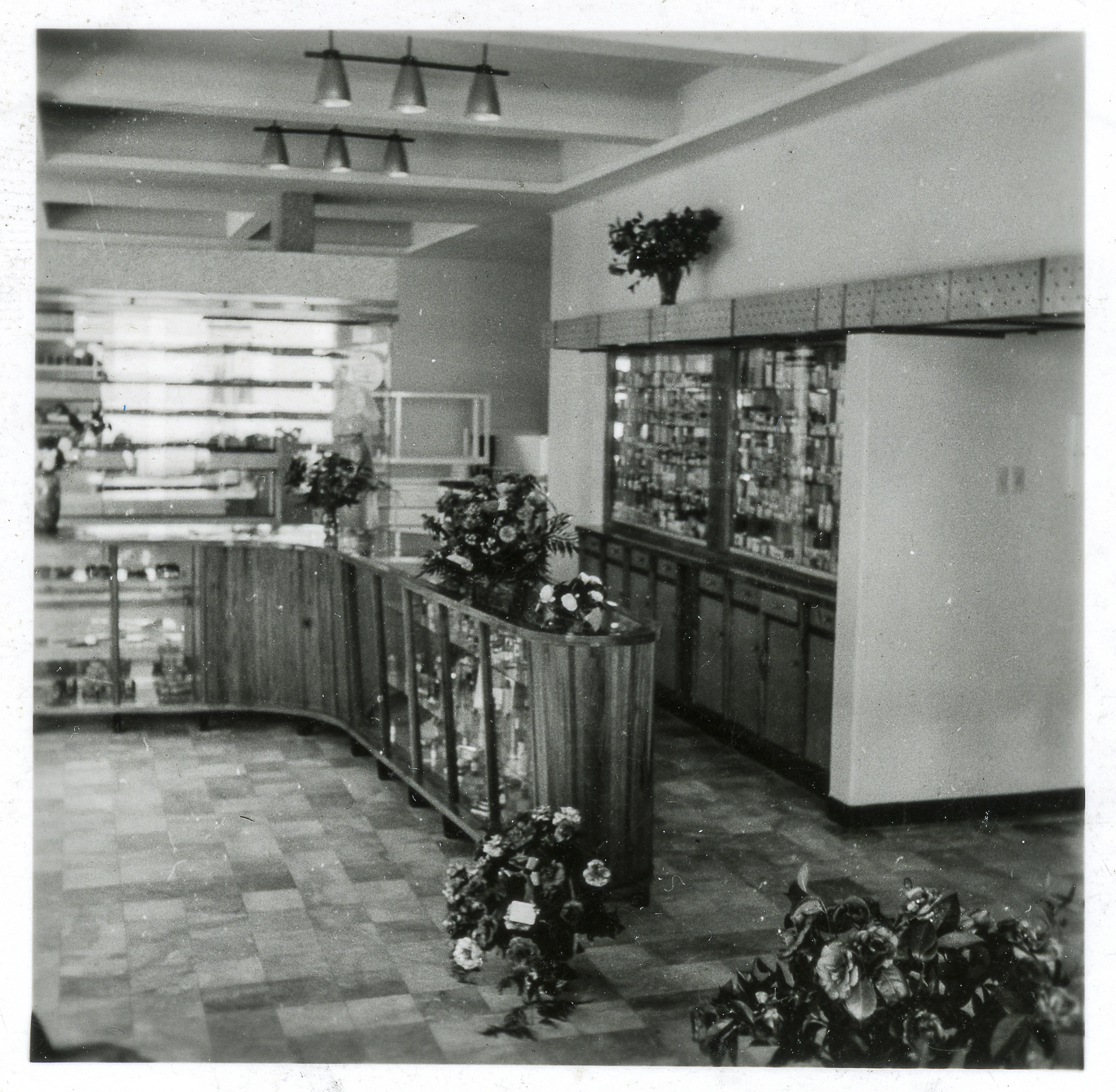 Farmacia Suiza, arq. MAZZINI Luis, 1950, Nueva Helvecia, foto archivo personal Arq. Mazzini, Digitaliza Danaé Latchinian 2015