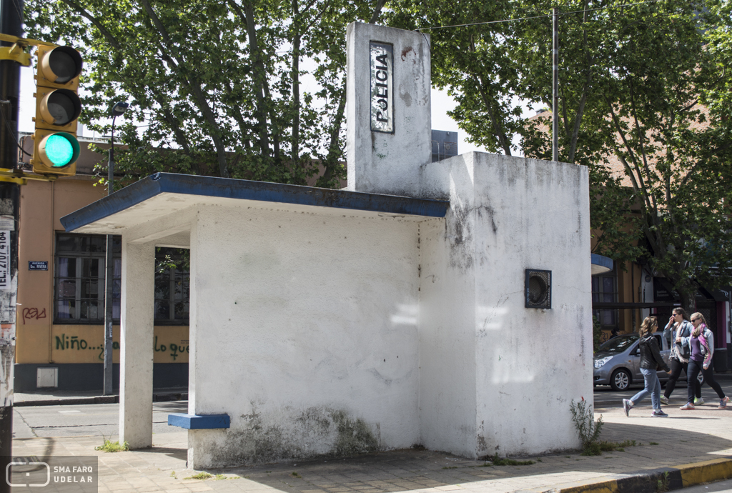 Casilla Policial Av. Rivera y Julio Cesar, Arq. J.C.Costa Lema 1938-1940, Montevideo, Foto: Danaé Latchinian 2015