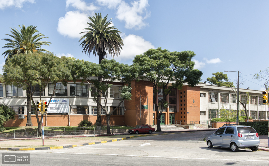 Liceo Dámaso A. Larrañaga, arq. SCHEPS José Dir. Gral Arq. Mº Obras Públicas, 1951-1956, Montevideo, Foto: Andrrea Sellanes 2014