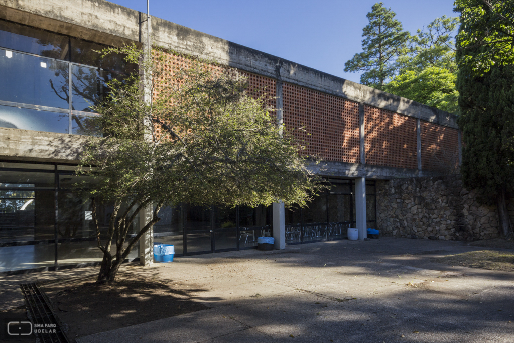 Liceo Agustín Urbano Indarte Curuchet, Arq. Bergamino, A., Arq. Brum, H. Rosario, Colonia, Uruguay, 1968-71. Foto Nacho Correa, 2014