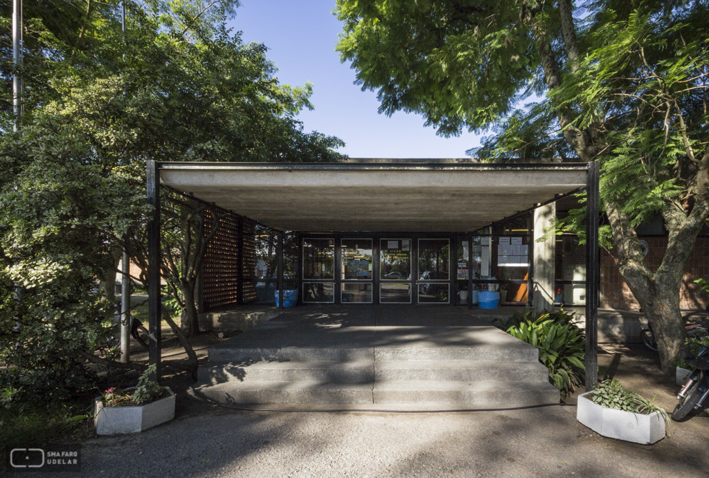 Liceo Agustín Urbano Indarte Curuchet, Arq. Bergamino, A., Arq. Brum, H. Rosario, Colonia, Uruguay, 1968-71. Foto Nacho Correa, 2014