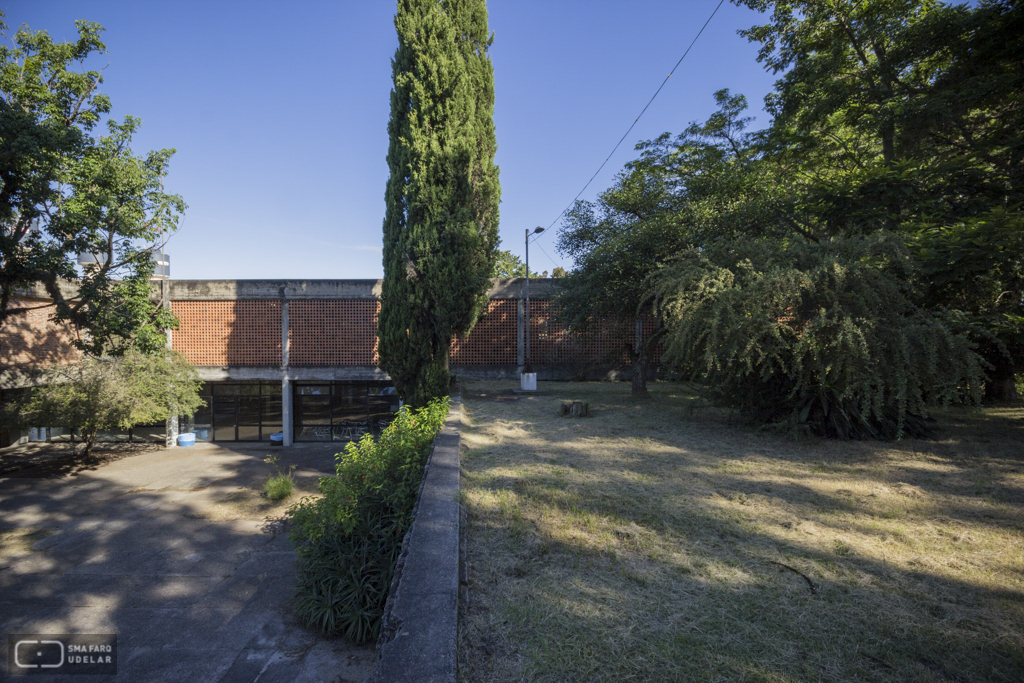 Liceo Agustín Urbano Indarte Curuchet, Arq. Bergamino, A., Arq. Brum, H. Rosario, Colonia, Uruguay, 1968-71. Foto Nacho Correa, 2014