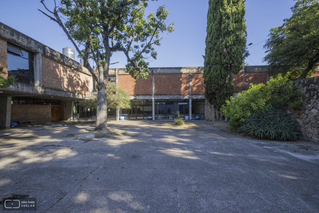 Liceo Agustín Urbano Indarte Curuchet, Arq. Bergamino, A., Arq. Brum, H. Rosario, Colonia, Uruguay, 1968-71. Foto Nacho Correa, 2014