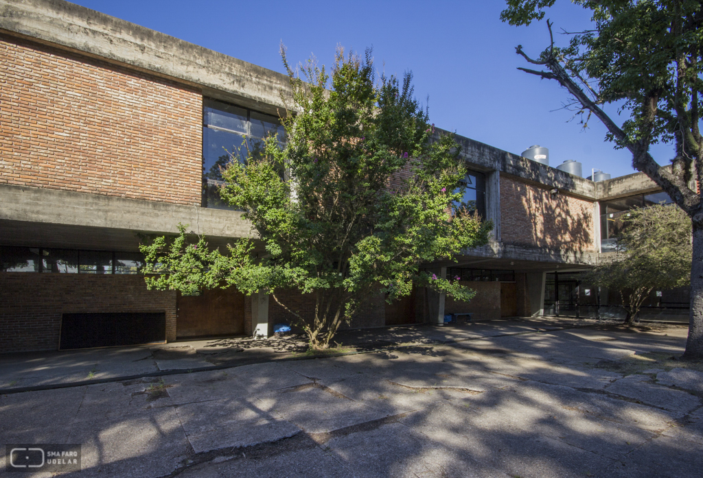 Liceo Agustín Urbano Indarte Curuchet, Arq. Bergamino, A., Arq. Brum, H. Rosario, Colonia, Uruguay, 1968-71. Foto Nacho Correa, 2014