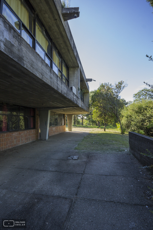 Liceo Agustín Urbano Indarte Curuchet, Arq. Bergamino, A., Arq. Brum, H. Rosario, Colonia, Uruguay, 1968-71. Foto Nacho Correa, 2014