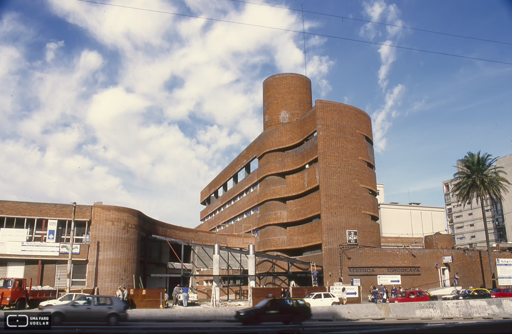 Sanatorio Médica Uruguaya, Arqs. CHAPPE Walter y POZZI Adolfo, 1976, Montevideo, foto: Danaé Latchinian 1998