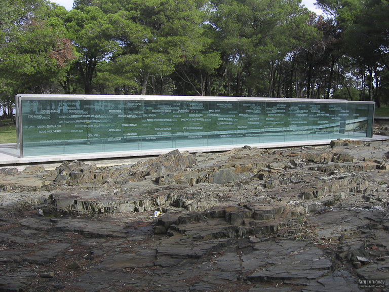 Memorial de los Desaparecidos, arqs. KOHEN Martha y OTERO Ruben, Parque Vaz Ferreira, Cerro, 1998 (concurso), Foto: Andrea Sellanes 2014