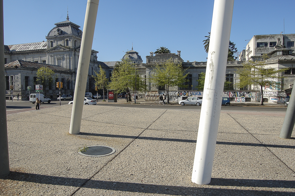 Plaza 1º de Mayo, arq. COMERCI Francesco, 1996, Montevideo, Foto: Andrea Sellanes 2009