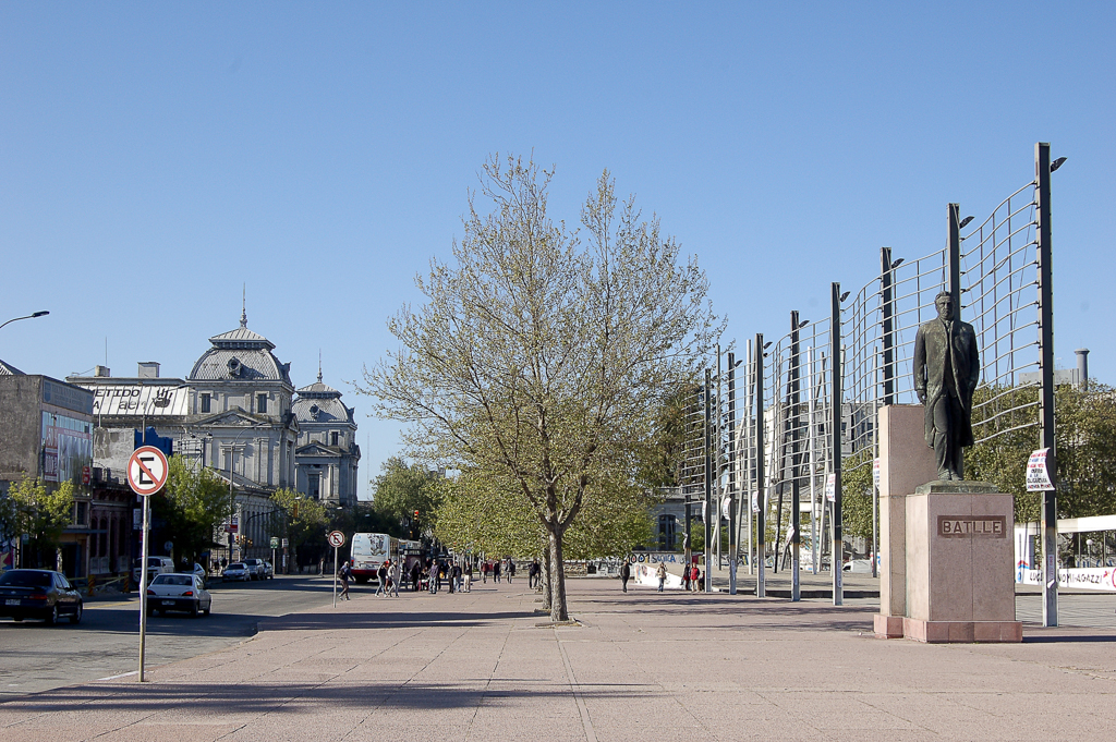 Plaza 1º de Mayo, arq. COMERCI Francesco, 1996, Montevideo, Foto: Andrea Sellanes 2009