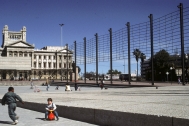 Plaza 1º de Mayo, arq. COMERCI Francesco, 1996, Montevideo, Foto: Silvia Montero 1999