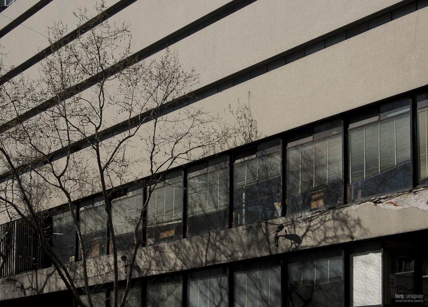 Oficinas PODER JUDICIAL, arq. AROZTEGUI Ildefonso, 1954, Montevideo, Foto: Silvia Montero 2009