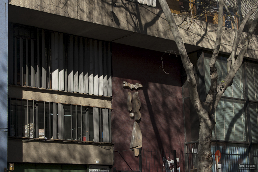 Oficinas PODER JUDICIAL, arq. AROZTEGUI Ildefonso, 1954, Montevideo, Foto: Silvia Montero 2009