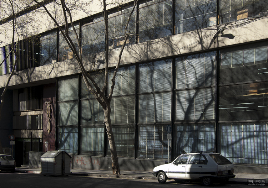 Oficinas PODER JUDICIAL, arq. AROZTEGUI Ildefonso, 1954, Montevideo, Foto: Silvia Montero 2009