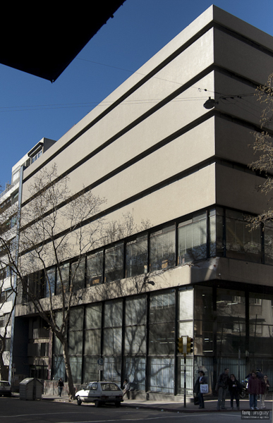 Oficinas PODER JUDICIAL, arq. AROZTEGUI Ildefonso, 1954, Montevideo, Foto: Silvia Montero 2009