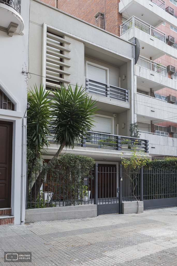 Vivienda en Tomás Diago, Arqs. De los Campos - Puente - Tournier, Montevideo. Foto: Nacho Correa 2015