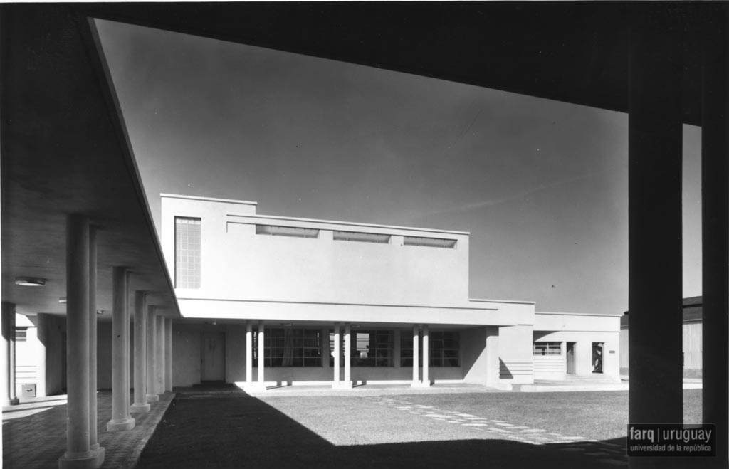 Oficinas Administrativas y Dependencia, arq. LORENTE ESCUDERO, R. , La Teja, Montevideo, Uy.1934. Foto: Archivo SMA, Donación Archivo personal del autor.