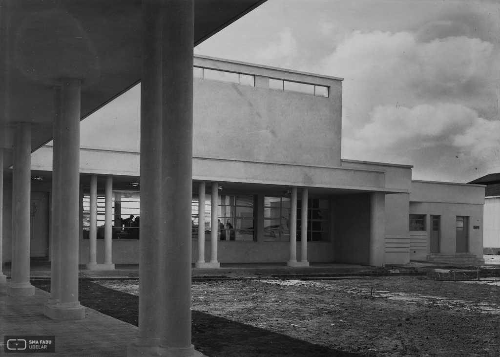 Oficinas Administrativas y Dependencia, arq. LORENTE ESCUDERO, R. , La Teja, Montevideo, Uy.1934. Foto: Archivo SMA, Donación Archivo personal del autor.