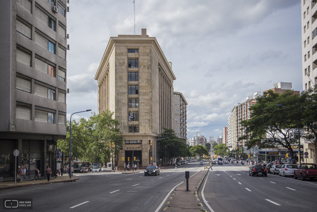 Edificio Administrativo Central ANCAP, arq. LORENTE ESCUDERO, R. , Montevideo, Uy. 1938. Foto:Nacho Correa.