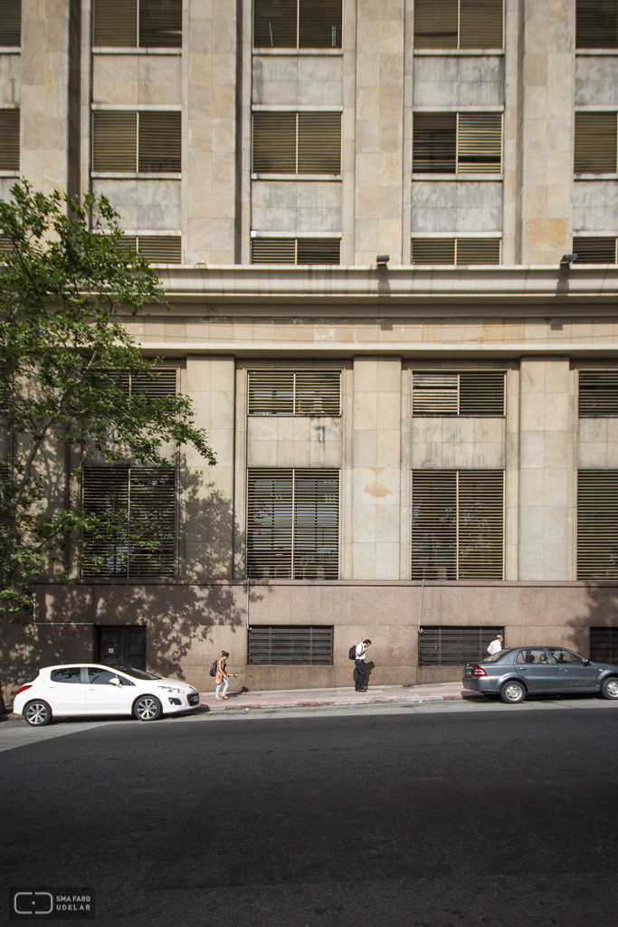 Edificio Administrativo Central ANCAP, arq. LORENTE ESCUDERO, R. , Montevideo, Uy. 1938. Foto:Nacho Correa.