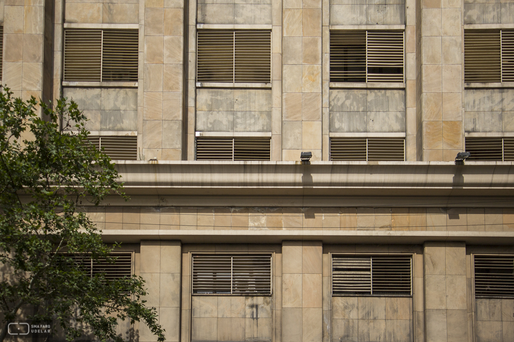 Edificio Administrativo Central ANCAP, arq. LORENTE ESCUDERO, R. , Montevideo, Uy. 1938. Foto:Nacho Correa.