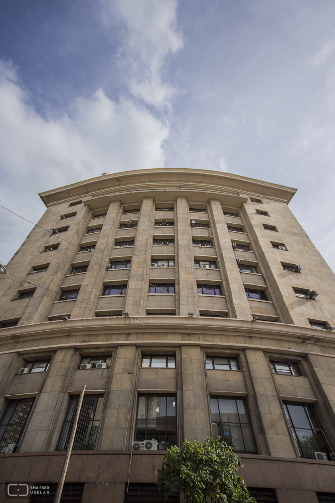 Edificio Administrativo Central ANCAP, arq. LORENTE ESCUDERO, R. , Montevideo, Uy. 1938. Foto:Nacho Correa.