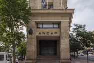 Edificio Administrativo Central ANCAP, arq. LORENTE ESCUDERO, R. , Montevideo, Uy. 1938. Foto:Nacho Correa.