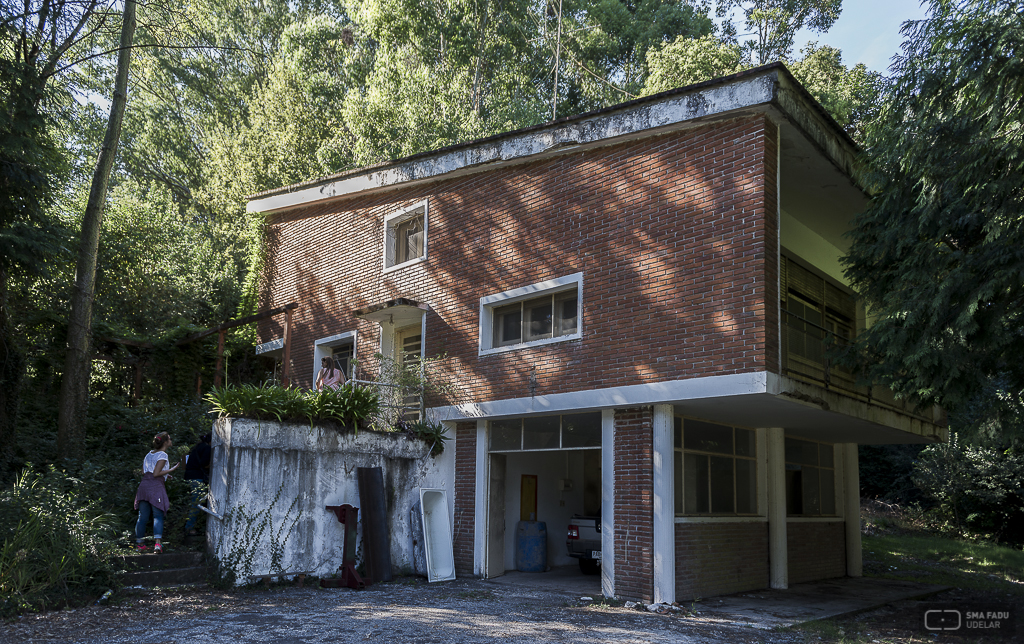 Casas de funcionarios de ANCAP Minas,LORENTE ESCUDERO, Rafael. Minas, Lavalleja, Uy.Foto: Andrea Sellanes, 2015.