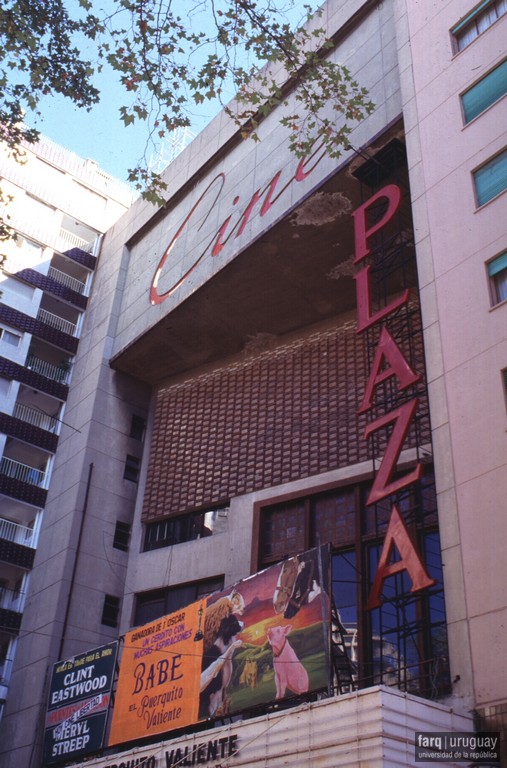 Cines Plaza y Central, arq. LORENTE ESCUDERO, R. , Centro, Montevideo, Uy. 1947. Foto: Carlos Pazos.