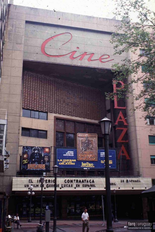 Cines Plaza y Central, arq. LORENTE ESCUDERO, R. , Centro, Montevideo, Uy. 1947. Foto:Danaé Latchinián.