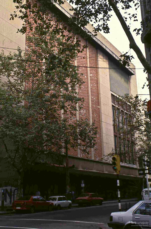 Cines Plaza y Central, arq. LORENTE ESCUDERO, R. , Centro, Montevideo, Uy. 1947. Foto:Danaé Latchinián.