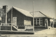 Estación de Servicio Luis Batlle Berres ANCAP, arq. LORENTE ESCUDERO, R. , Montevideo, Uy. 1942. Foto: Archivo SMA, Donación Archivo personal del autor.