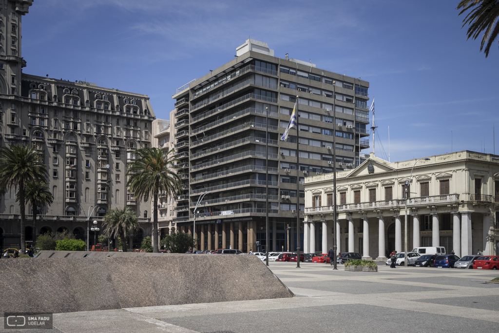 Edificio Martinez Reina, Arqs. LORENTE ESCUDERO, R. TARABAL, J. Montevideo, Uy. 1957. Foto: Nacho Correa 2016