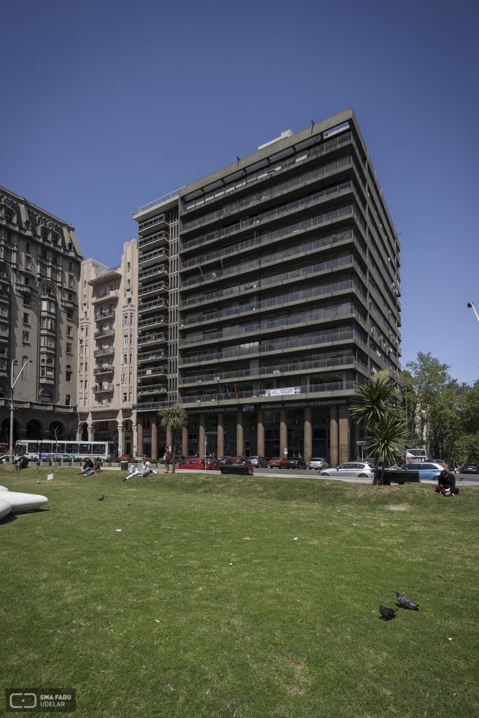 Edificio Martinez Reina, Arqs. LORENTE ESCUDERO, R. TARABAL, J. Montevideo, Uy. 1957. Foto: Nacho Correa 2016