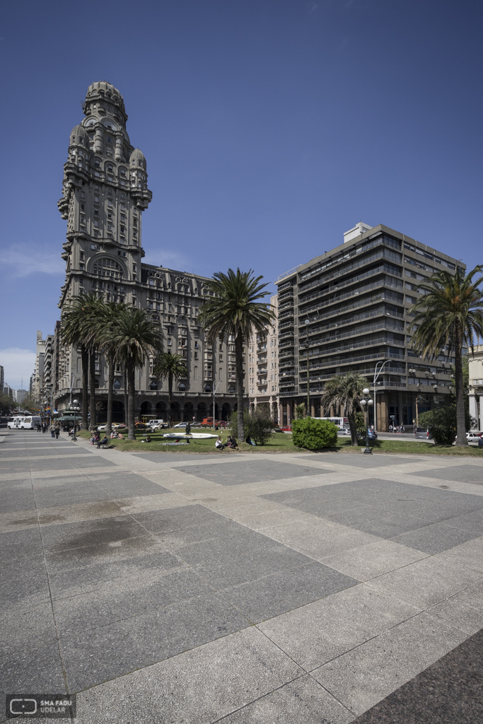 Edificio Martinez Reina, Arqs. LORENTE ESCUDERO, R. TARABAL, J. Montevideo, Uy. 1957. Foto: Nacho Correa 2016