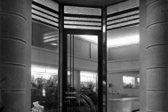 Estación de Servicio ANCAP y Florería Tarino, arq. LORENTE ESCUDERO, R. , Montevideo, Uy. 1934. Foto: Archivo SMA, Donación Archivo personal del autor. Actualmente Demolido.