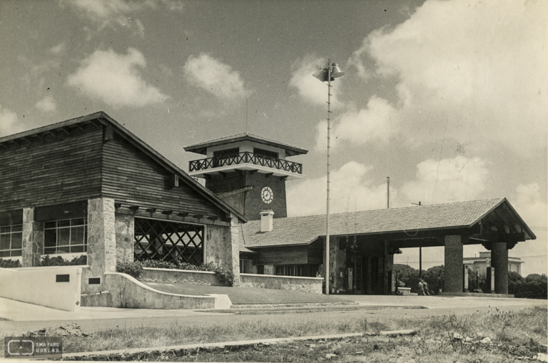 Estación de Servicio Gorlero ANCAP, arq. LORENTE ESCUDERO, R. , Punta del Este, Maldonado, Uy. 1945. Foto: Archivo SMA, Donación Archivo personal del autor.