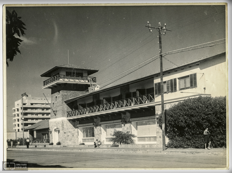 Estación de Servicio Gorlero ANCAP, arq. LORENTE ESCUDERO, R. , Punta del Este, Maldonado, Uy. 1945. Foto: Archivo SMA, Donación Archivo personal del autor.