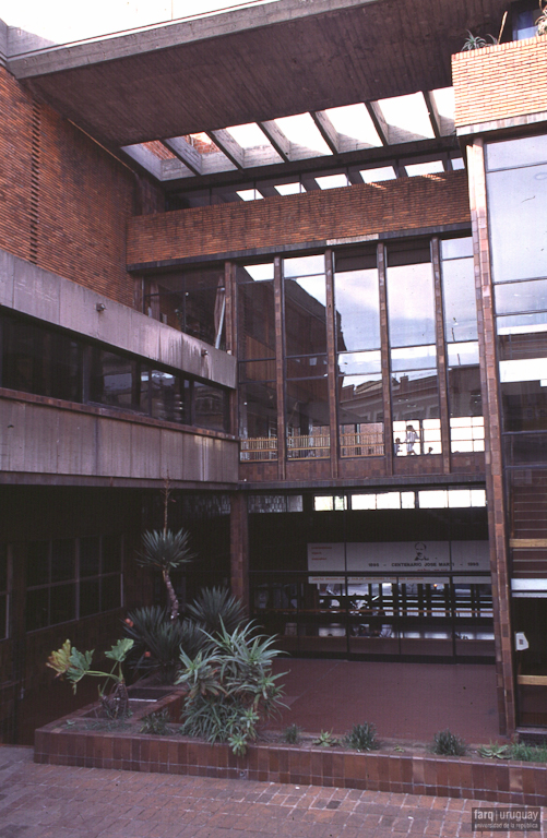 Edificio Asociación de bancarios del Uruguay (AEBU), LORENTE ESCUDERO, R. / LORENTE MOURELLE, R. / LUSSICH, J., Montevideo, Uy. 1964-1971. Foto: Tano Marcovecchio.