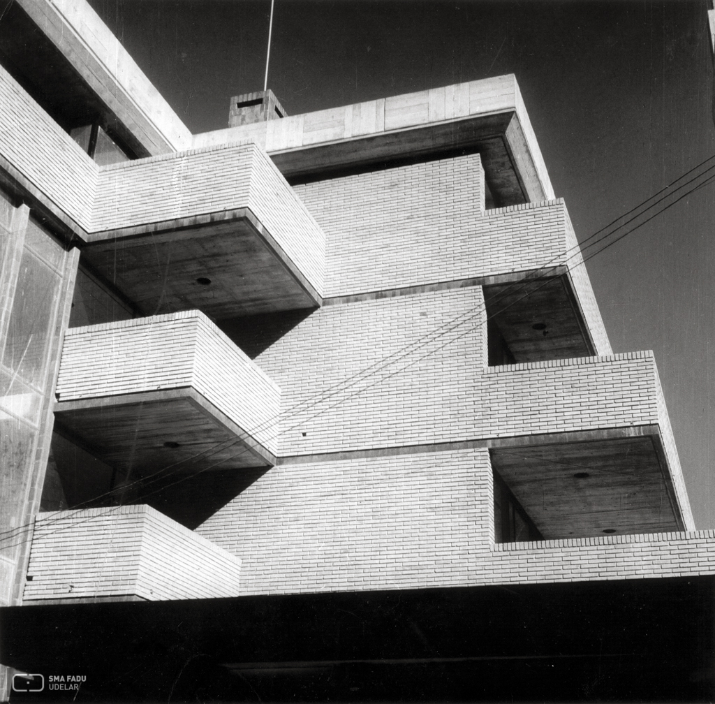 Edificio Asociación de bancarios del Uruguay (AEBU), LORENTE ESCUDERO, R. / LORENTE MOURELLE, R. / LUSSICH, J., Montevideo, Uy. 1964-1971. Archivo SMA, Donación Archivo personal del autor.