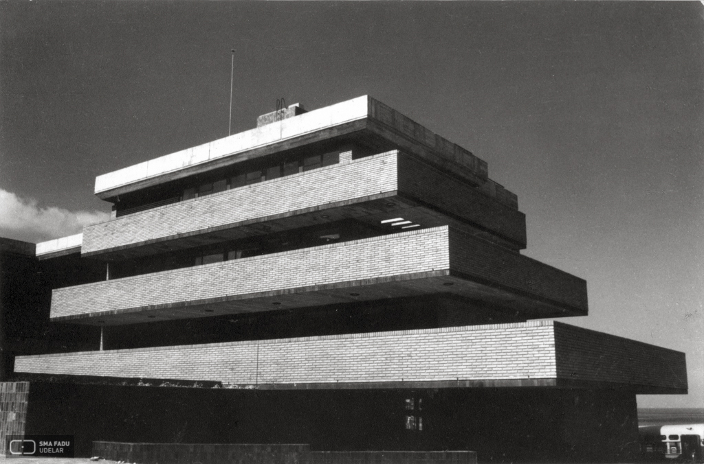 Edificio Asociación de bancarios del Uruguay (AEBU), LORENTE ESCUDERO, R. / LORENTE MOURELLE, R. / LUSSICH, J., Montevideo, Uy. 1964-1971. Archivo SMA, Donación Archivo personal del autor.