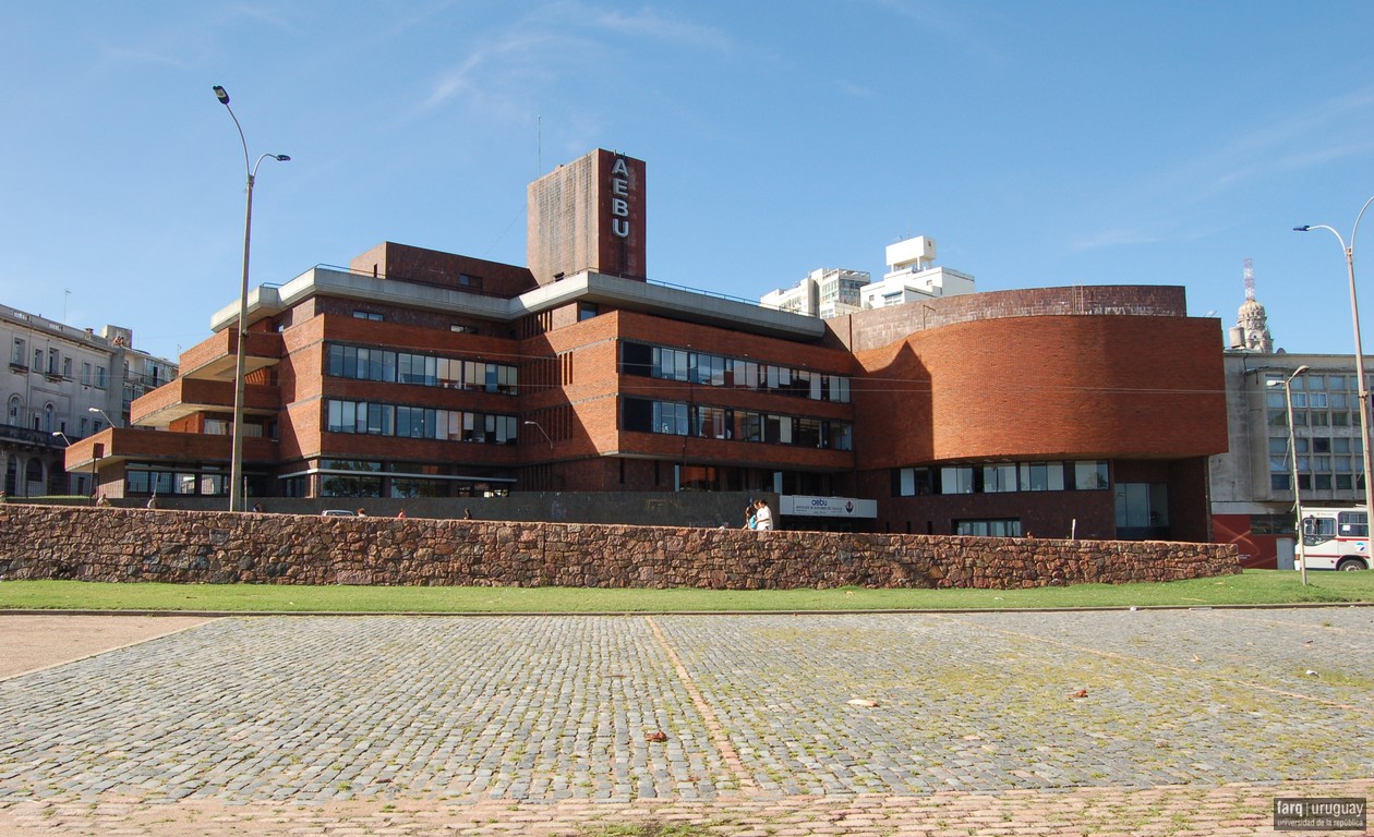 Edificio Asociación de bancarios del Uruguay (AEBU), LORENTE ESCUDERO, R. / LORENTE MOURELLE, R. / LUSSICH, J., Montevideo, Uy. 1964-1971. Foto:Tano Marcovecchio.