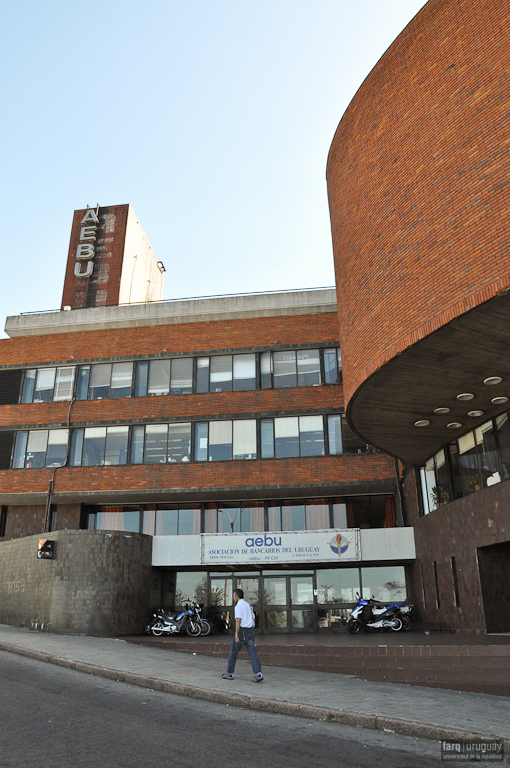 Edificio Asociación de bancarios del Uruguay (AEBU), LORENTE ESCUDERO, R. / LORENTE MOURELLE, R. / LUSSICH, J., Montevideo, Uy. 1964-1971. Foto:Tano Marcovecchio.