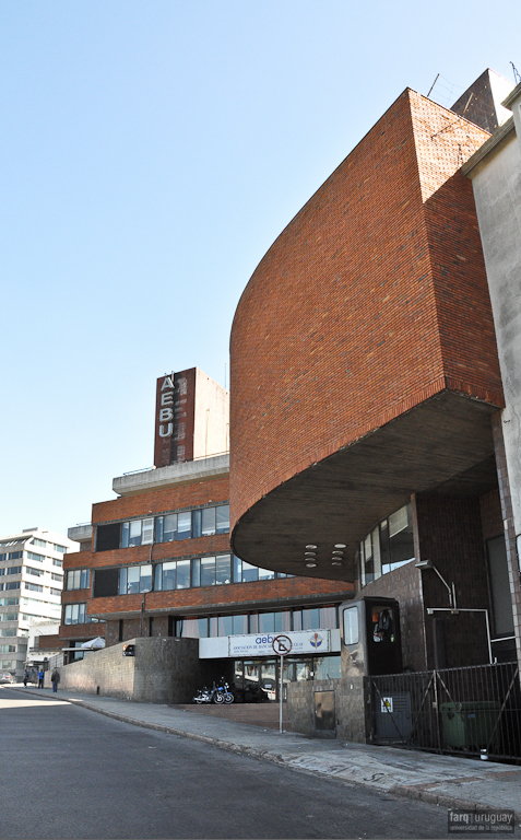 Edificio Asociación de bancarios del Uruguay (AEBU), LORENTE ESCUDERO, R. / LORENTE MOURELLE, R. / LUSSICH, J., Montevideo, Uy. 1964-1971. Foto:Tano Marcovecchio.