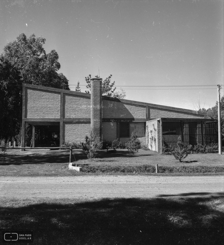 Vivienda Chilavert, arq. LORENTE ESCUDERO, R. , Bella Vista, Maldonado, Uy. 1957. Foto: Archivo SMA, Donación Archivo personal del autor.