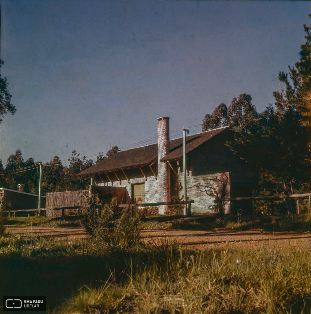 Vivienda Guerra, arq. LORENTE ESCUDERO, R. , Bella Vista, Maldonado, Uy. 1958. Foto: Archivo SMA, Donación Archivo personal del autor.