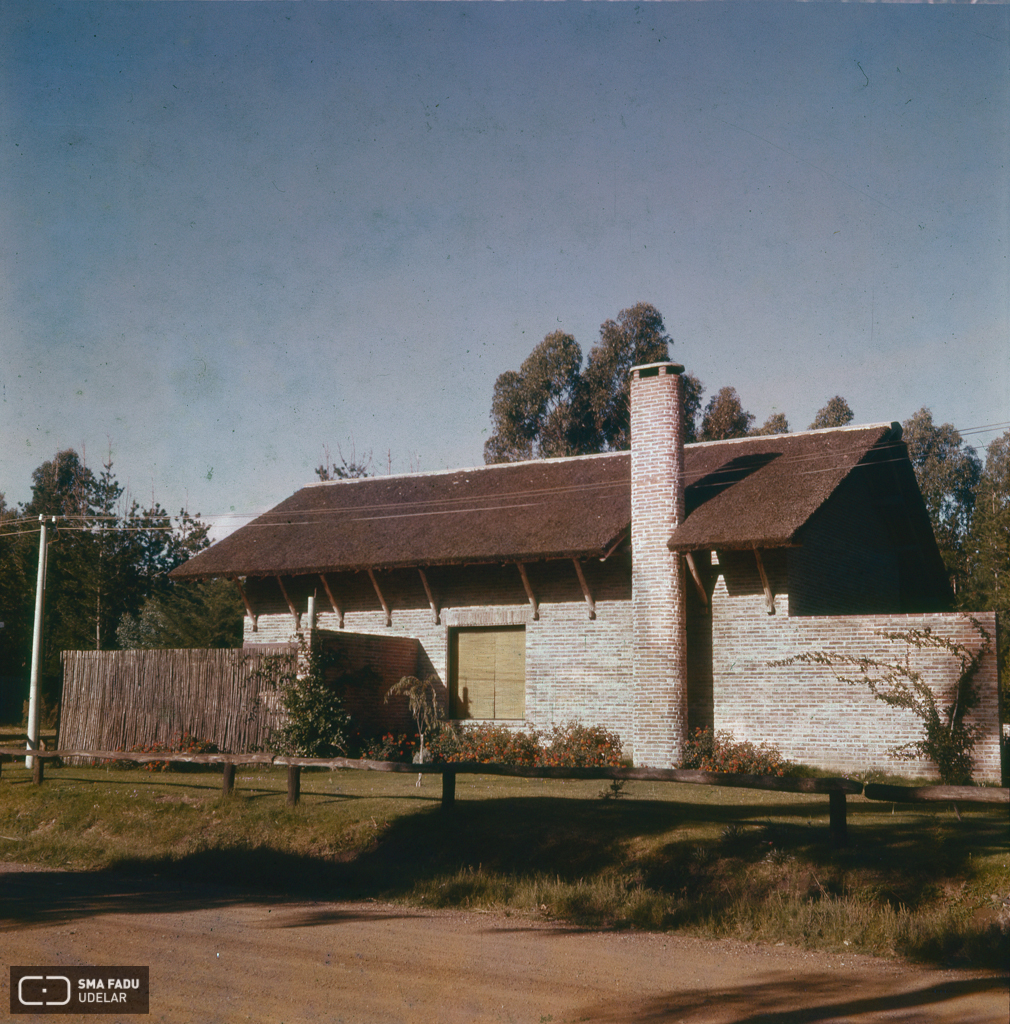 Vivienda Guerra, arq. LORENTE ESCUDERO, R. , Bella Vista, Maldonado, Uy. 1958. Foto: Archivo SMA, Donación Archivo personal del autor.