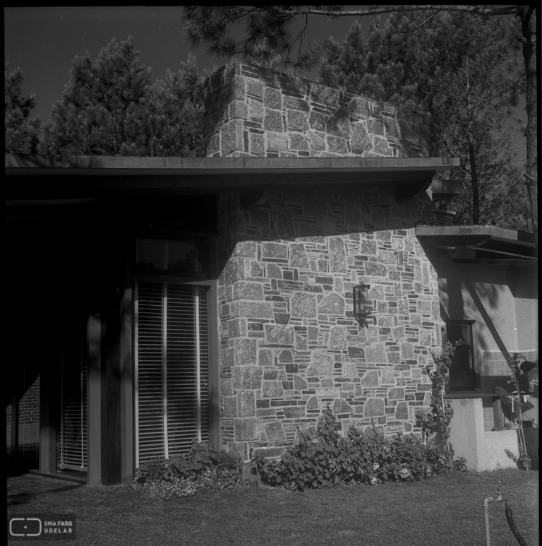 Vivienda Lorente “La Foret ”, arq. LORENTE ESCUDERO, R. , Punta del Este, Maldonado, Uy. 1947. Foto: Archivo SMA, Donación Archivo personal del autor.