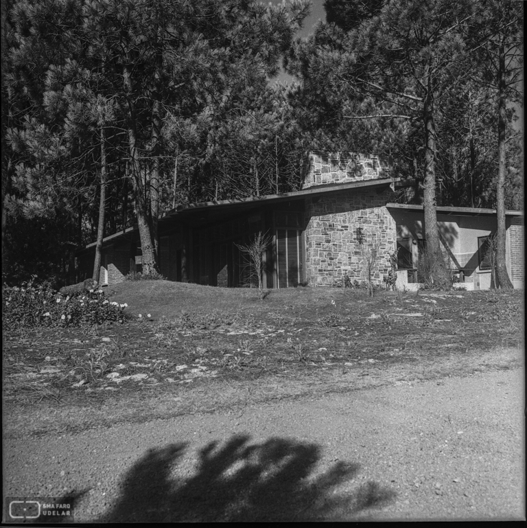 Vivienda Lorente “La Foret ”, arq. LORENTE ESCUDERO, R. , Punta del Este, Maldonado, Uy. 1947. Foto: Archivo SMA, Donación Archivo personal del autor.