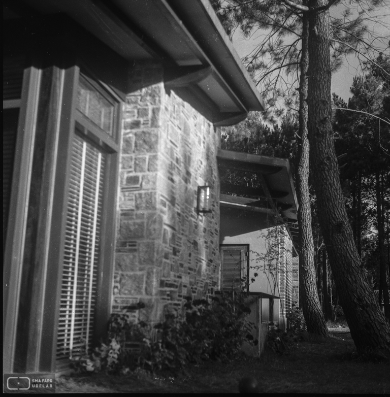 Vivienda Lorente “La Foret ”, arq. LORENTE ESCUDERO, R. , Punta del Este, Maldonado, Uy. 1947. Foto: Archivo SMA, Donación Archivo personal del autor.